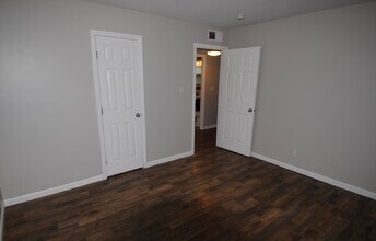 5501 Brokers Tip Ln in Louisville, KY - Building Photo - Building Photo