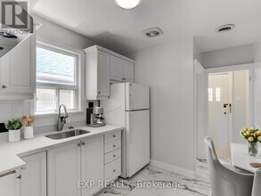 11 Fairside Ave in Toronto, ON - Building Photo - Building Photo