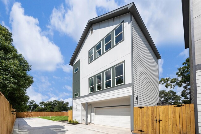 6343 W Montgomery Rd