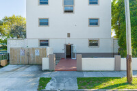 2012 SW 24th St in Miami, FL - Building Photo - Building Photo