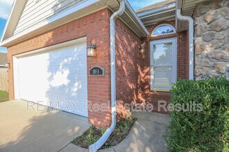 1088 Charles St in Pea Ridge, AR - Building Photo - Building Photo
