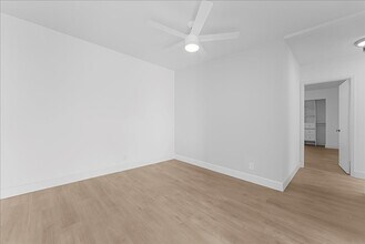 21722 Roscoe Blvd in Los Angeles, CA - Building Photo - Building Photo