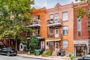 3437 Décarie Boul in Montréal, QC - Building Photo