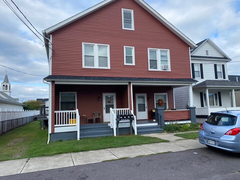 113 Orchard St in Exeter, PA - Building Photo