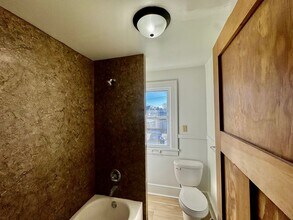 414 15th Ave in Moline, IL - Building Photo - Building Photo