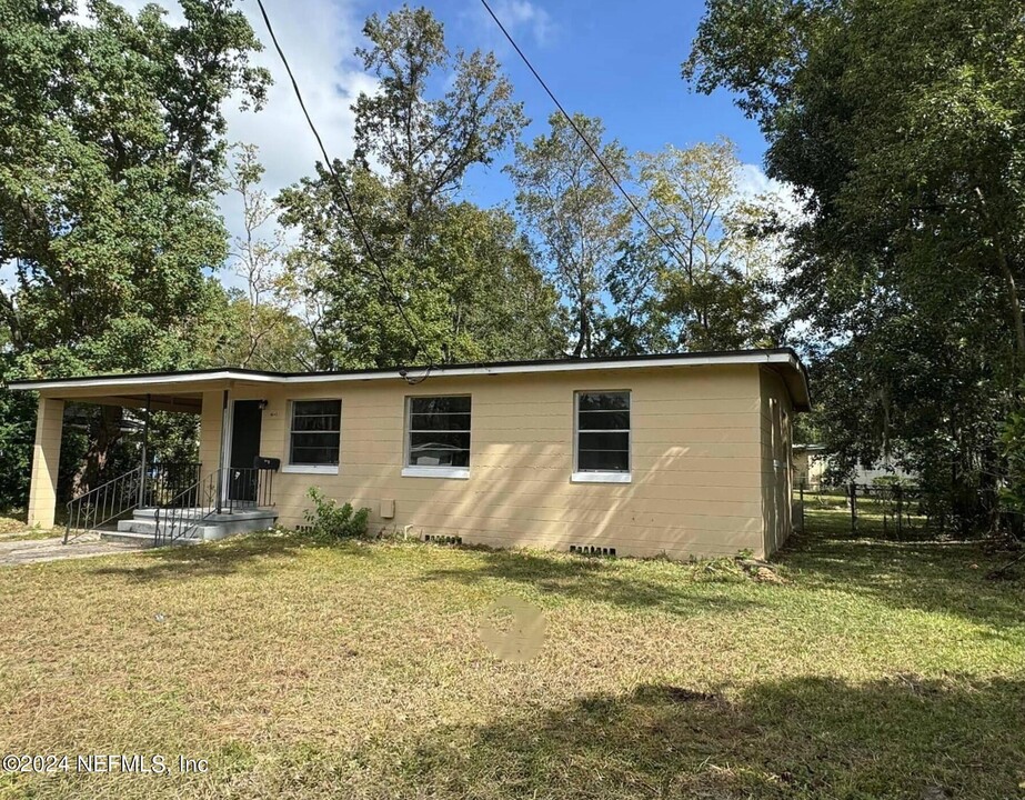 6645 Cleveland Rd in Jacksonville, FL - Foto de edificio