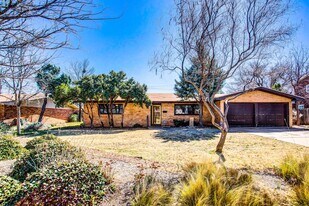 5211 17th St in Lubbock, TX - Building Photo