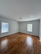 19 N May St in Aurora, IL - Building Photo - Building Photo