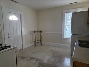 209 Ash St in Waltham, MA - Building Photo - Building Photo