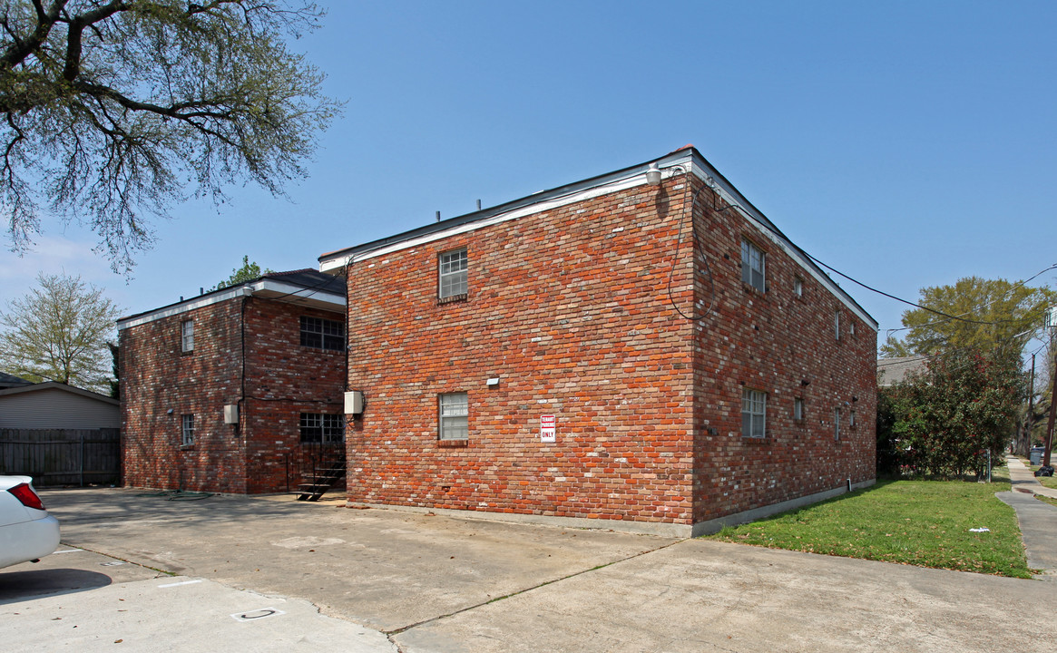 130 Labarre Rd in Metairie, LA - Building Photo