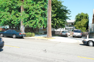 726 E Orange Ave in Burbank, CA - Building Photo - Building Photo