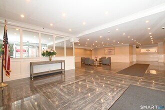 27 Northill St in Stamford, CT - Foto de edificio - Building Photo