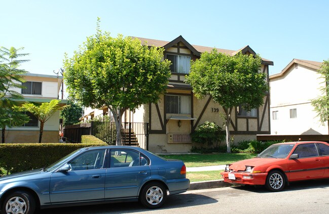 133-139 Carr Dr in Glendale, CA - Foto de edificio - Building Photo