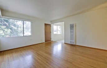 536 Hawthorne Ave in Palo Alto, CA - Building Photo - Building Photo