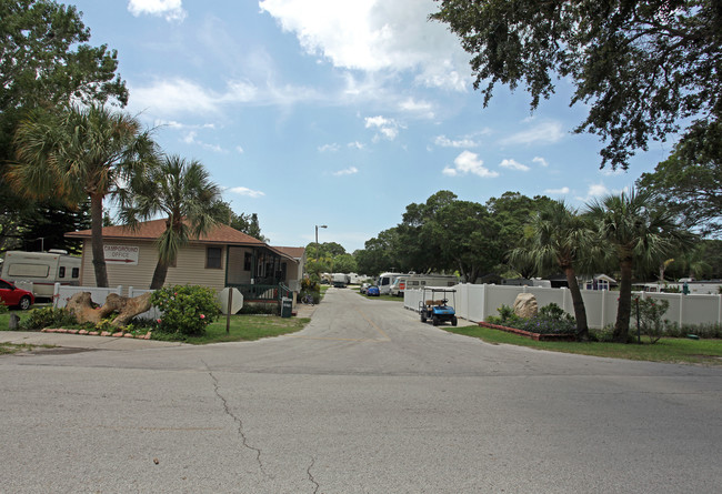 Caladesi RV Park in Palm Harbor, FL - Foto de edificio - Building Photo