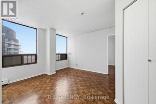 2360 Dundas St W in Toronto, ON - Building Photo