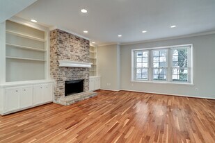 San Felipe Square Townhomes in Houston, TX - Building Photo