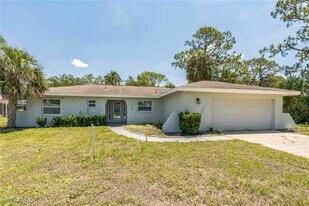 13724 River Forest Dr in Ft. Myers, FL - Building Photo