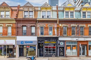 676-678 Yonge St in Toronto, ON - Building Photo