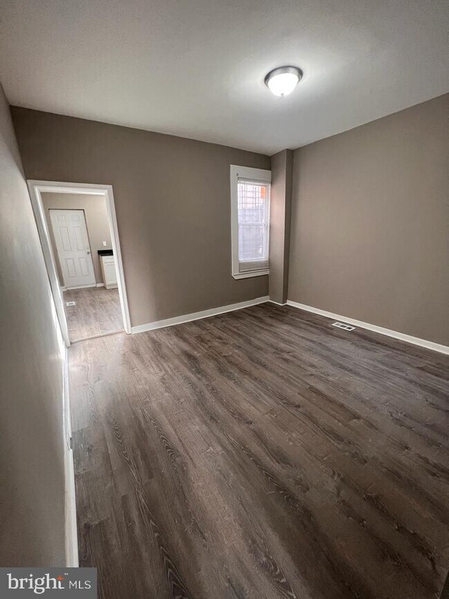 1813 N Warwick Ave photo'