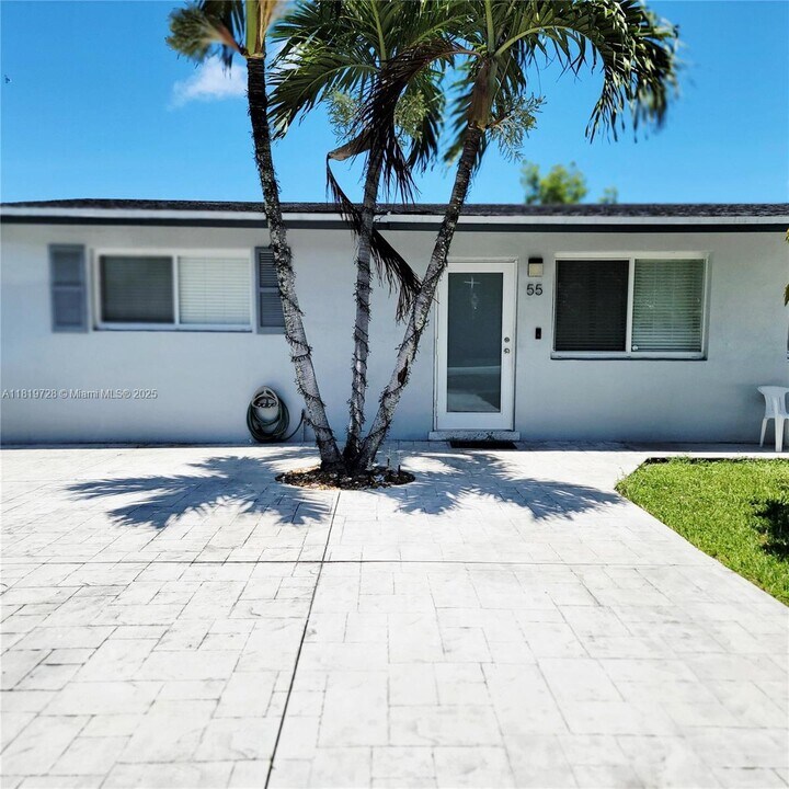 55 SW 77th Ave in Miami, FL - Building Photo