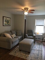 18 Aberdeen Dr, Unit 1 in Huntington, NY - Building Photo