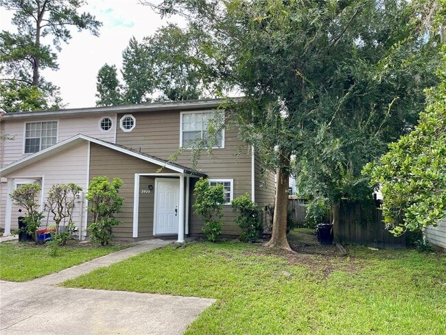 property at 2915 SW 38th Pl