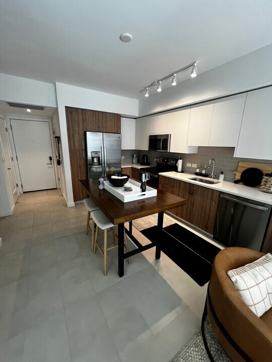 521 NW 10th Ave, Unit A1 in Miami, FL - Foto de edificio