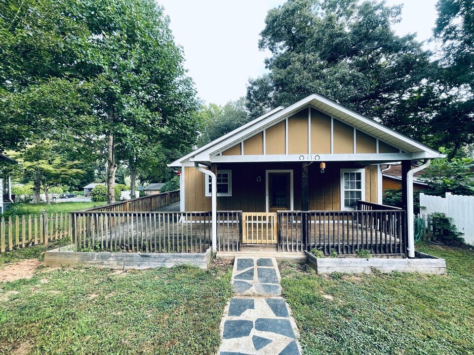 17 Maple Ln in Asheville, NC - Building Photo