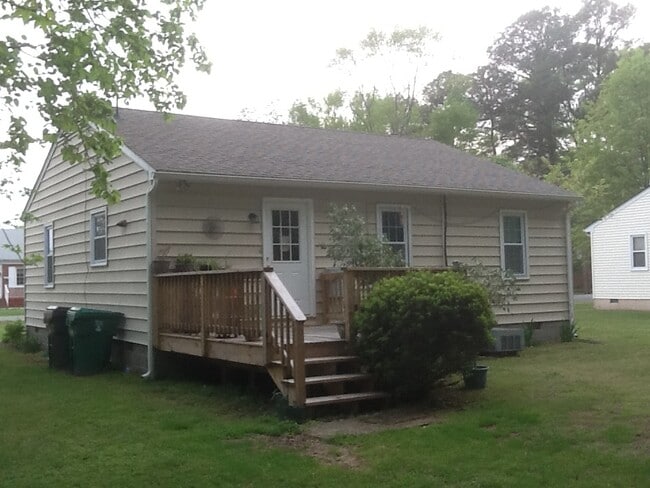 303 Mac Murdo St in Ashland, VA - Building Photo - Building Photo