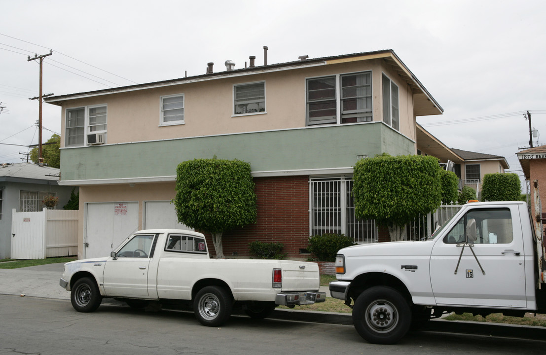 1880 Cedar Ave in Long Beach, CA - Foto de edificio