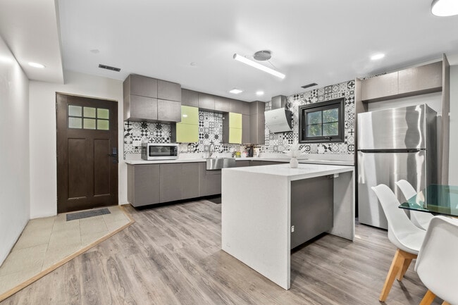 2307 Lake St in Evanston, IL - Building Photo - Building Photo