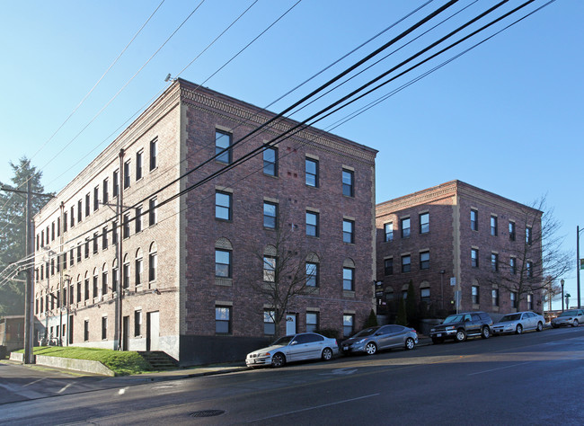 Landmark Court Apartments in Tacoma, WA - Building Photo - Building Photo