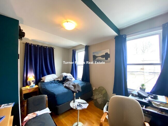 173A Rindge Ave, Unit 2L in Cambridge, MA - Building Photo - Building Photo