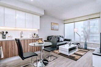 4900 Lennox Ln in Burnaby, BC - Building Photo - Building Photo