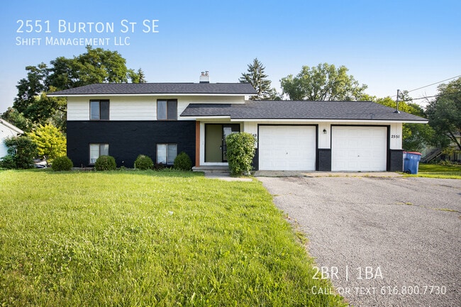 2551 Burton St SE in Grand Rapids, MI - Building Photo - Building Photo