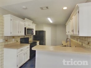 9302 Points Edge in San Antonio, TX - Foto de edificio - Building Photo