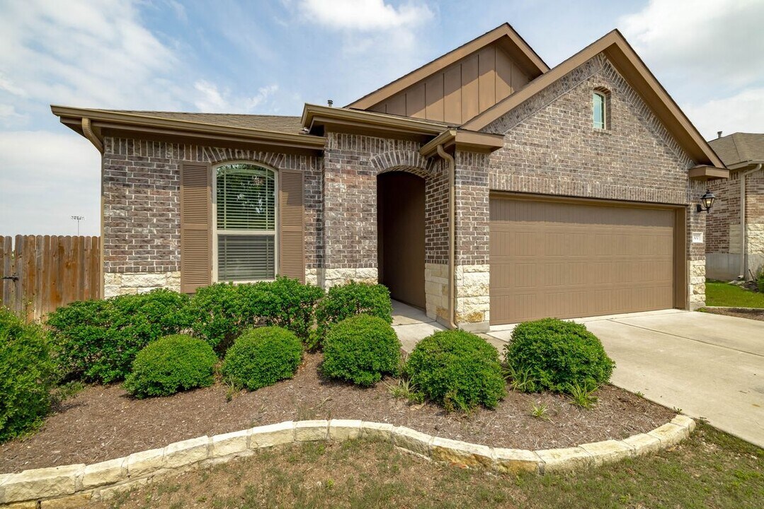1300 Camino Ct in Leander, TX - Building Photo