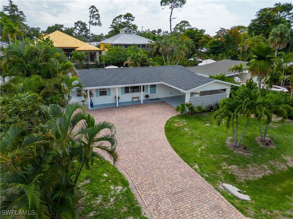 1318 Michigan Ave in Naples, FL - Building Photo