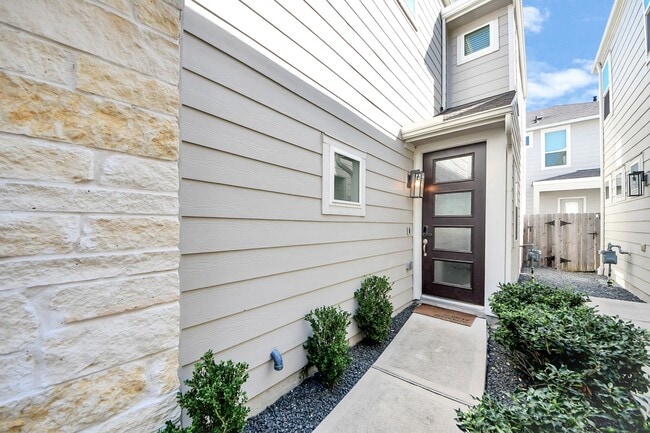 property at 3106 Spring Silo Ln