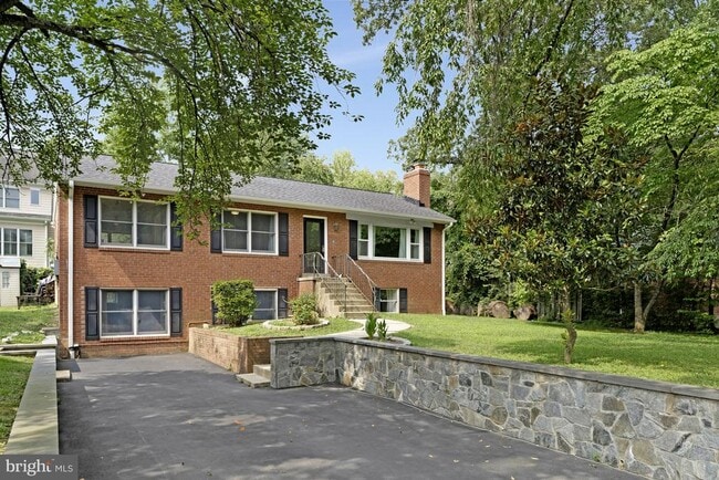 property at 6513 Old Dominion Dr
