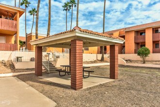 Citrus Highland Apartments in Mesa, AZ - Foto de edificio - Building Photo