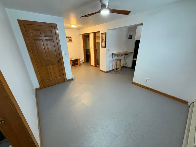 83 Main St, Unit B in Roxbury Township, NJ - Foto de edificio - Building Photo