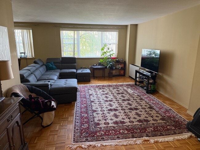 893 Farmington Ave in West Hartford, CT - Building Photo - Building Photo