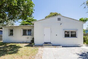 440 NW 106th St in Miami, FL - Building Photo