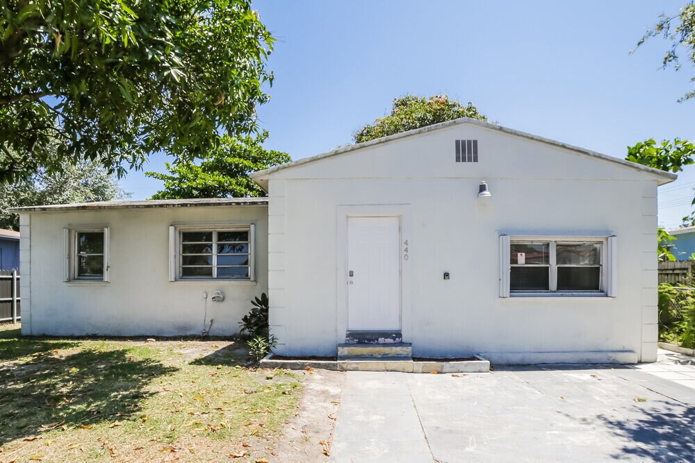 440 NW 106th St in Miami, FL - Building Photo