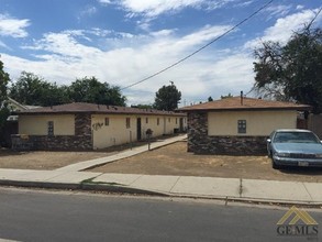 821-825 30th St in Bakersfield, CA - Building Photo - Building Photo