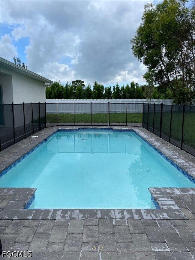 132 SW 9th Ave in Cape Coral, FL - Building Photo - Building Photo