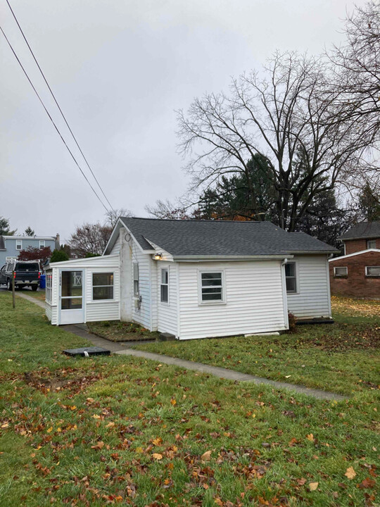 1004 Chambers St in Oberlin, PA - Building Photo