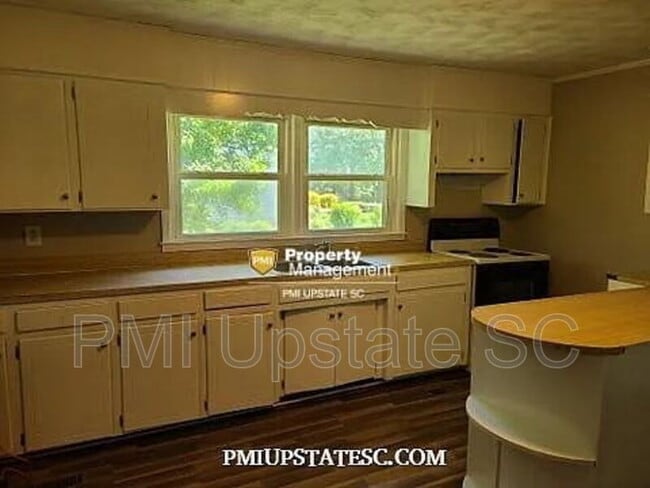 143 Forrest St in Wellford, SC - Building Photo - Building Photo